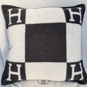 HERMES Ecru Gris Fonce Wool Cashmere Avalon Iii Pillow Small Model NEW DUSTBAG